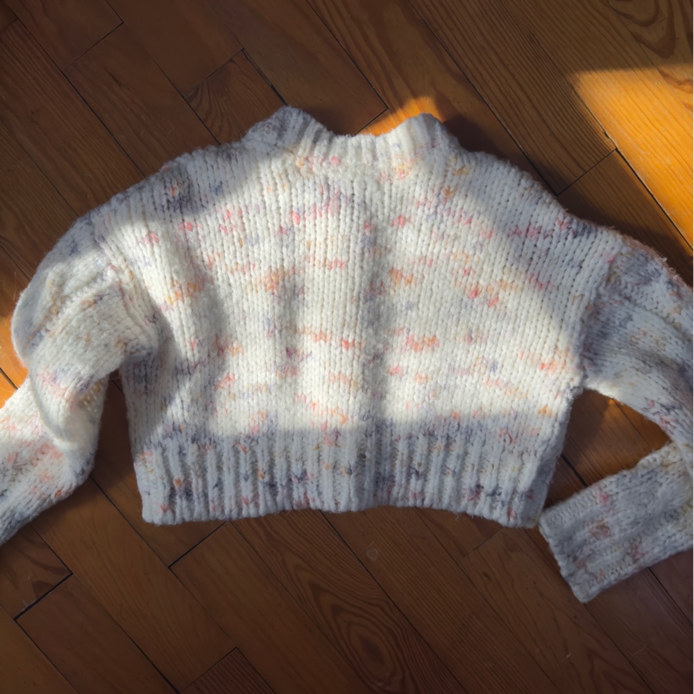 UO Cable Knit Cropped Spring Cardigan - Picture 3 of 10